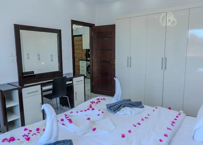 Meerblick Apartment, Pool & Strandzugang Apartman Gurdaka